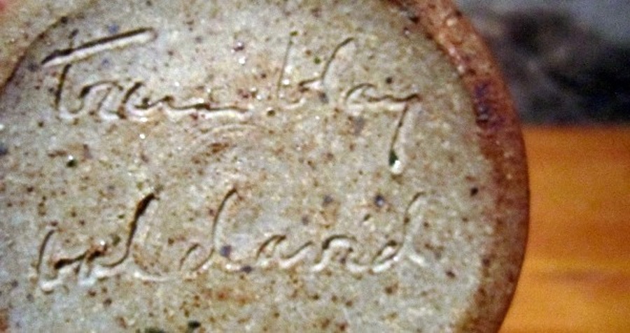 Tremblay incised signature "tremblay val david". Posted by collectoboce.