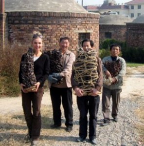 Susan Collett. Taking Work to the Museum, Fuping. 2007.