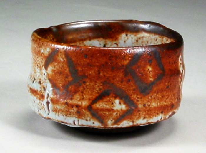 John Chalke. Shino Tea Bowl, not dated. 10cm. The Carol and Richard Selfridge Collection.