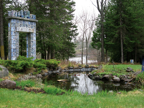 A-M Tremblay. 1995. Part of the Gate of the Sun. Ruines pour le futur dans le jardin bétonique. Betonic (stoneware) porcelain sculptures. Collection of the artist. Photo Claude Guérin.