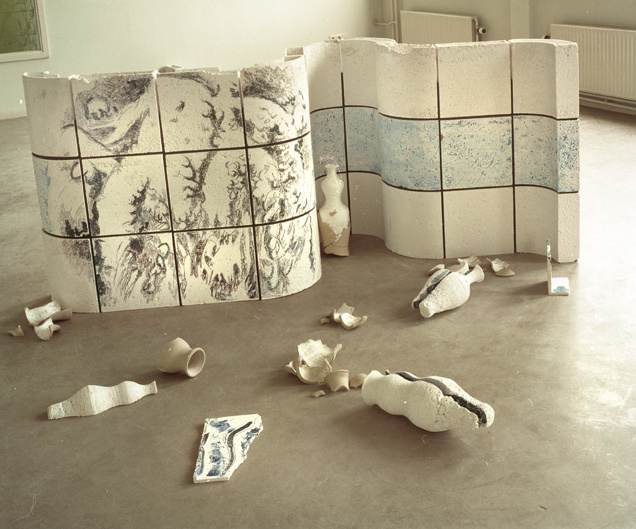 Winteruin, Ruines pour le futur II. 1997. Europeen Keramic Working Center (EKMC), Bois-le-duc, Netherlands. colloidal hand made chalk saturated with oxides and paint with glaze and colloidal engobes on betonique hollow blocs. Photo A-M Tremblay.