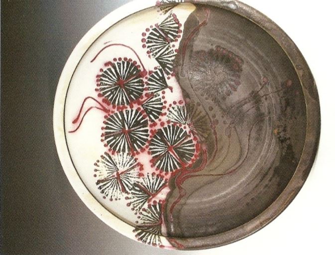 Robin Hopper. Fan Plate, B'Oribe Series. 1987. Multiple glazes. Sponge stamping and trailing. over dry tin opacifed white glaze that turned red from volatile copper, glaze trailing. Gas fired reduction cone 10. 45.7 cm diam. Photo: Judi Dyelle.