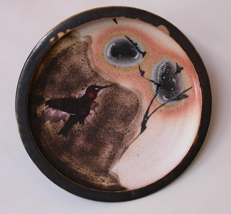 Robin Hopper. Hummingbird Plate #1, 1987. Porcelain with sandblasted image, pigment brushwork, bone fuming, gas, reduction fired cone 9. 30.5 x 5.1 cm. Photo: Judi Dyelle.