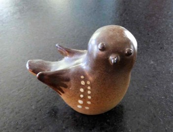 Thomas Kakinuma Sparrow. W10cm x 9cm x 7cm, iron glaze with white slip spots, Collection of author.