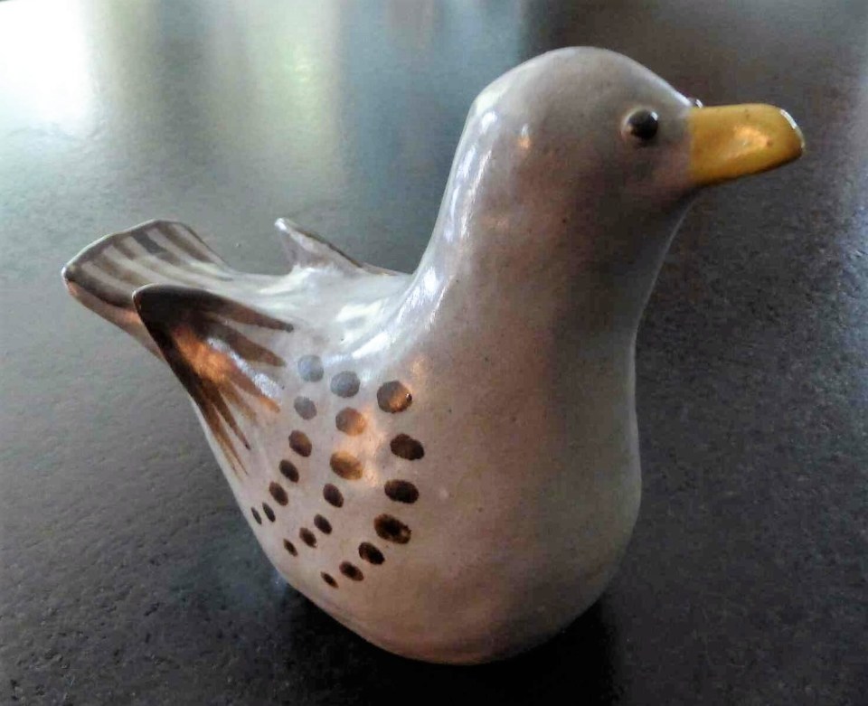 Thomas Kakinuma. Seagull, White glaze with yellow glaze, and brushed iron slip, date unknown, W20cm x 17cm x D 10cm, Collection of author