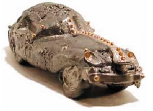 Harlan House. Holiday Coupe, 1971. 41.5 x 16.0 x 12.5 cm. Stoneware, glazes, lustres. Collection of the Burlington Art Centre. Donated by Douglas and Joyce Meredith, 1998.