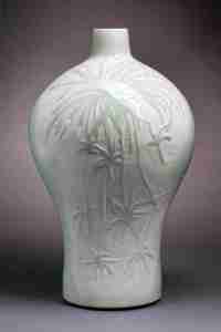 Harlan House. Vase. 1977. 25.5 x 15 x 15 cm. Stoneware sandblasted. Collection of the Alberta Foundation for the Arts. 