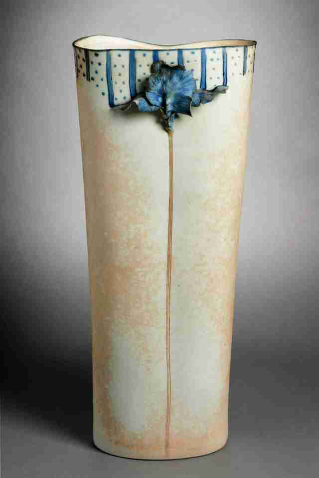 Harlan House. Blue Sue. 1981. 47 x 20 x 14 cm. Glazed porcelain. Collection of the Alberta Foundation for the Arts