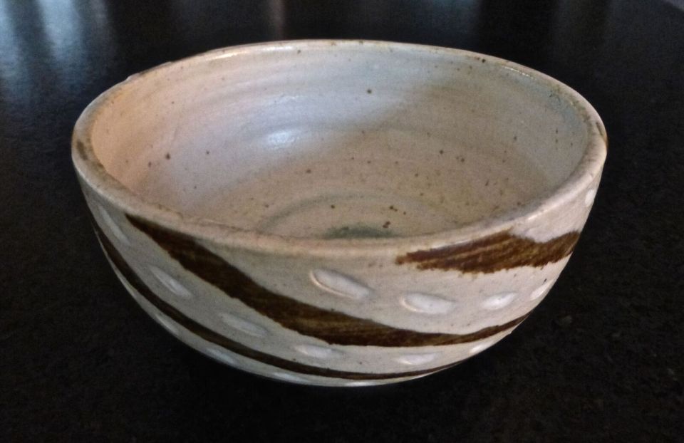 Thomas Kakinuma Bowl, W 10cm, Stoneware with sgrafitto, and inlaid with white clay and iron clay stripes