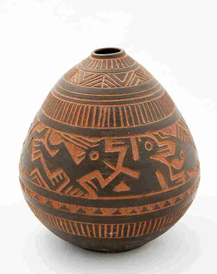 Helga Grove. Vase, fable animal sgraffito on red clay, 1953. 9 x 19 cm. Private collection. Photo: Photo: Robert Matheson.