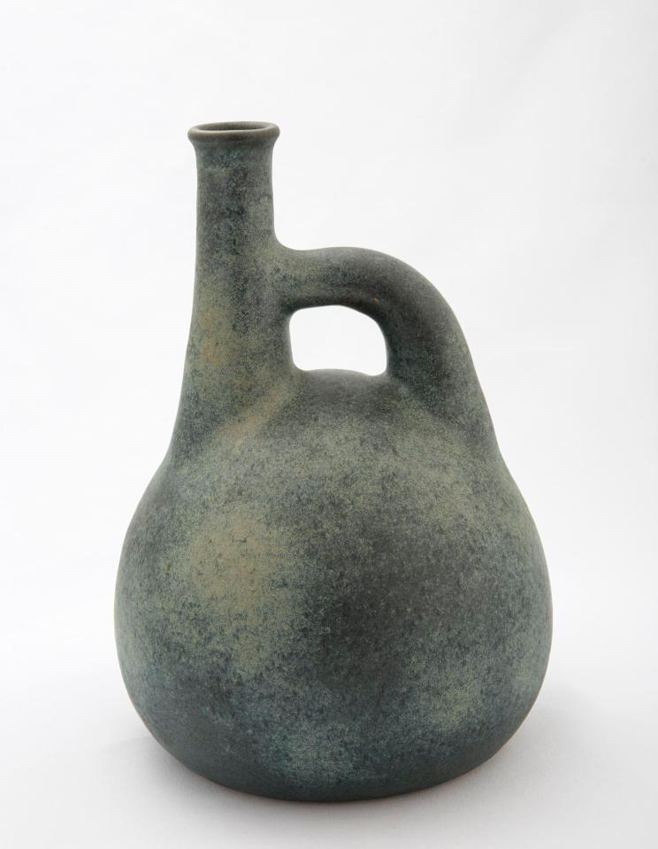 Jan Grove. Jug with Offset Neck, moss green glaze, 1986. 25 x 17 cm. Private collection. Photo: Robert Matheson.