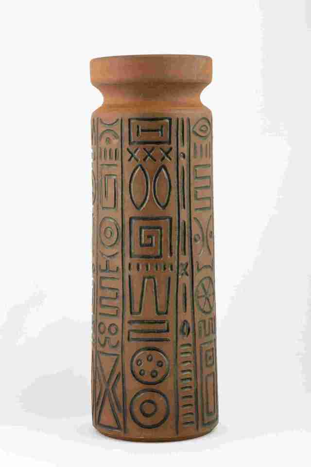 Jan and Helga Grove. Cylinder vase, incised black decor, 1966. 34.5 x 12 cm. Private collection. Photo: Robert Matheson.