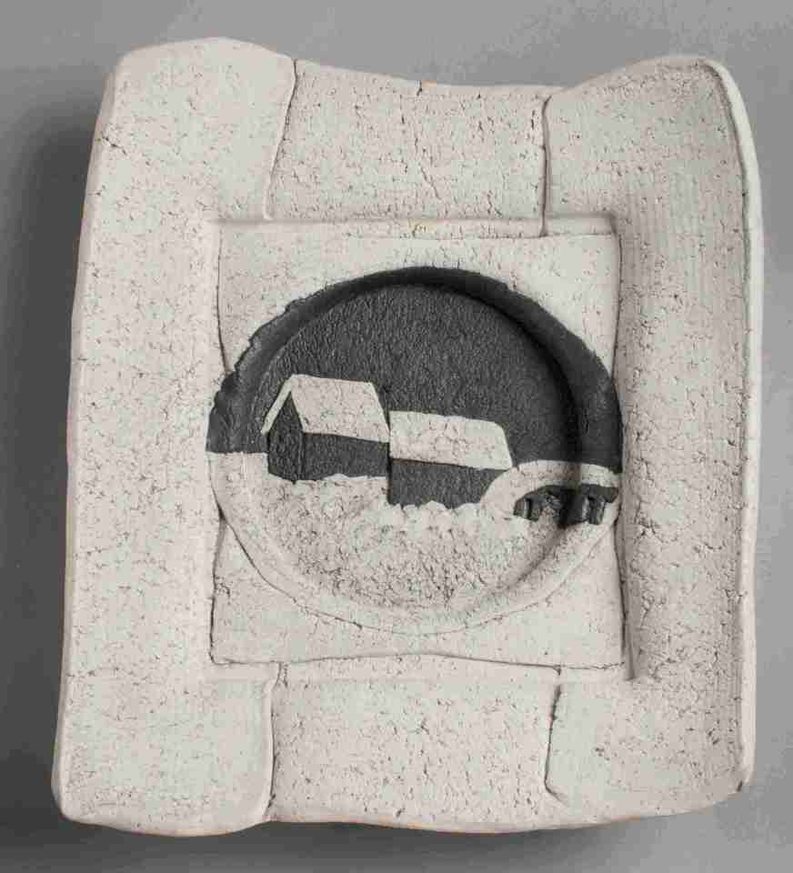 Les Manning. 1975. Winterscape #1. Porcelain. 7 x 32 x 27 cm. Collection: Alberta Foundation for the Arts.