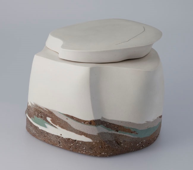 Les Manning. 1998. GLORY PASS. stoneware, porcelain thrown, altered. 16 x 19.5 x 25.5 cm. Collection: Alberta Foundation for the Arts.