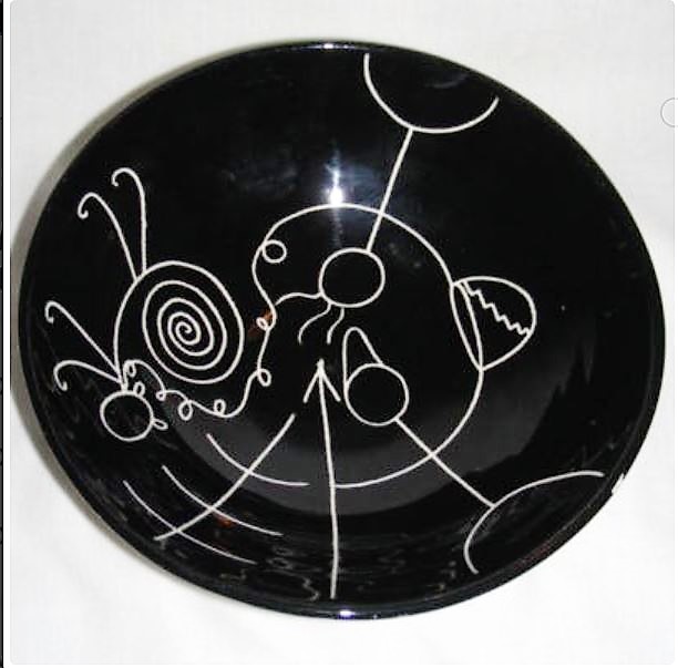 David Lambert . The Little Stick Family Bowl, 1963. 15.2 diam x 5.1 depth cm. Sgraffito on black glaze on white clay.