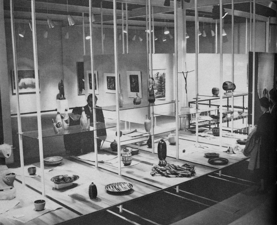 Canadian Pavilion, Brussels World Fair 1959, Kakinuma vase, bottom right. Image courtesy of The Clay Products News 1960