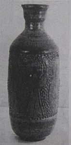 Thomas Kakinuma, Vase, La Ceramique Contemporaire, Ostende, Belgium, July-October 1959. The Clay Products News, Nov 1960, courtesy of Allan Collier.