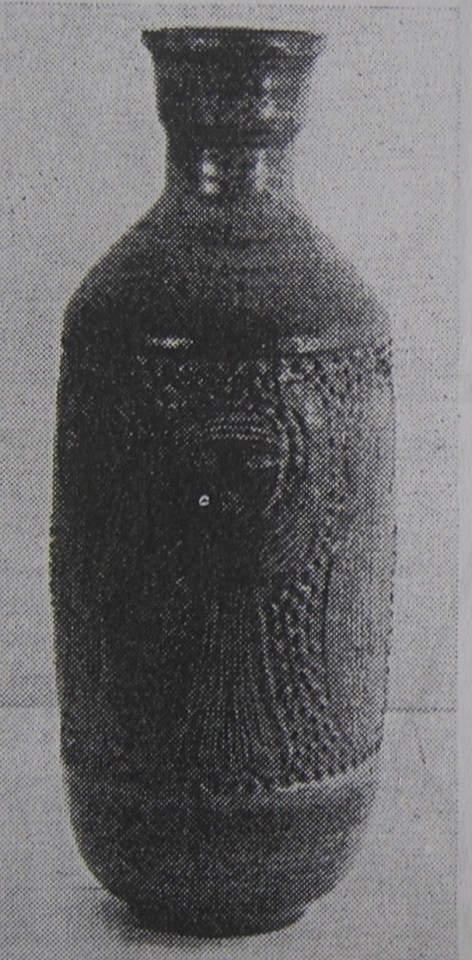 Thomas Kakinuma, Vase, La Ceramique Contemporaire, Ostende, Belgium, July-October 1959. The Clay Products News, Nov 1960, courtesy of Allan Collier.