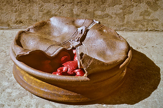 Victor Cicansky. Zippered Casserole. 1967. Stoneware clay, glaze, acrylic. 14 x 35.6 cm.