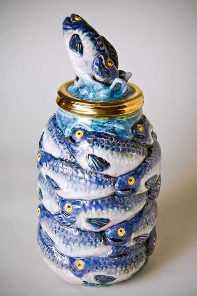 Victor Cicansky. Fish Jar .Clay, glaze. 22.9 x 14.6 cm. 2010.