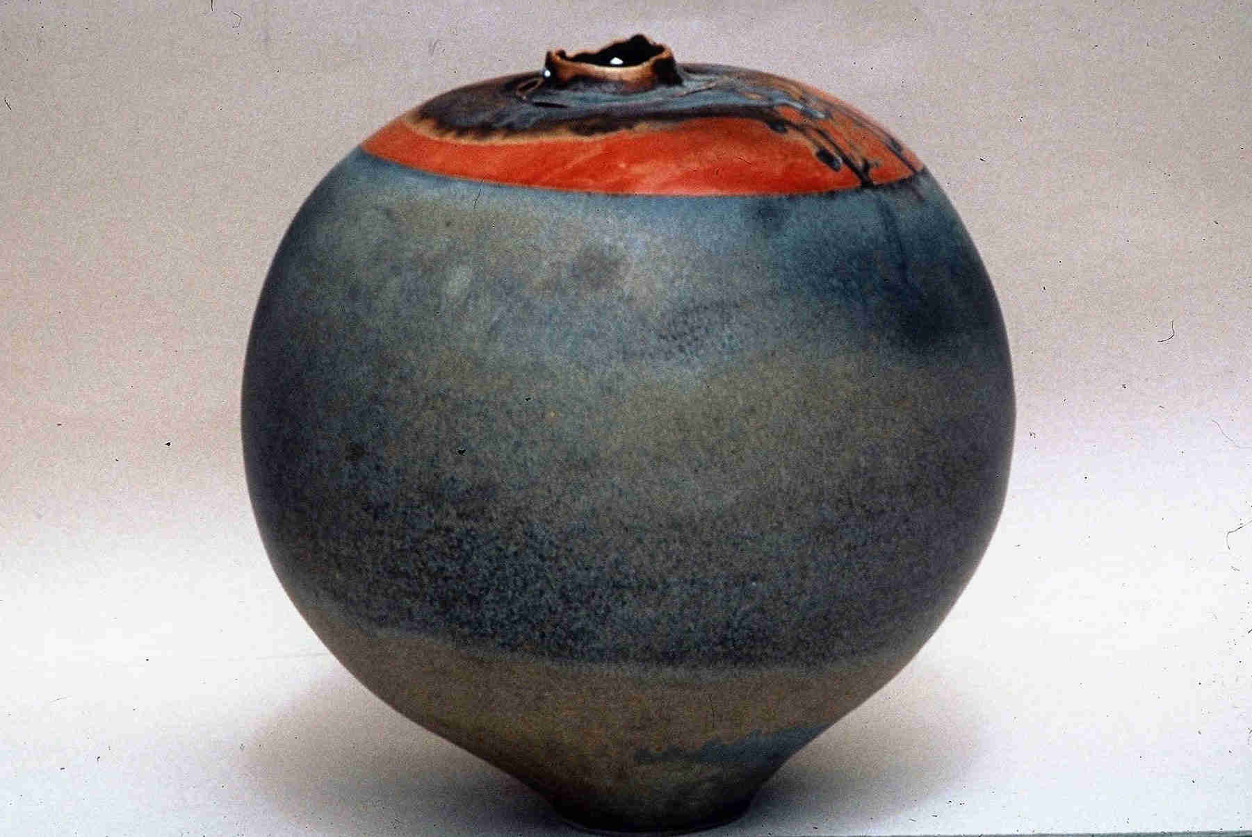 Valerie Metcalfe. 1993.. Vase. Porcelain, solder. 27.9 cm h.