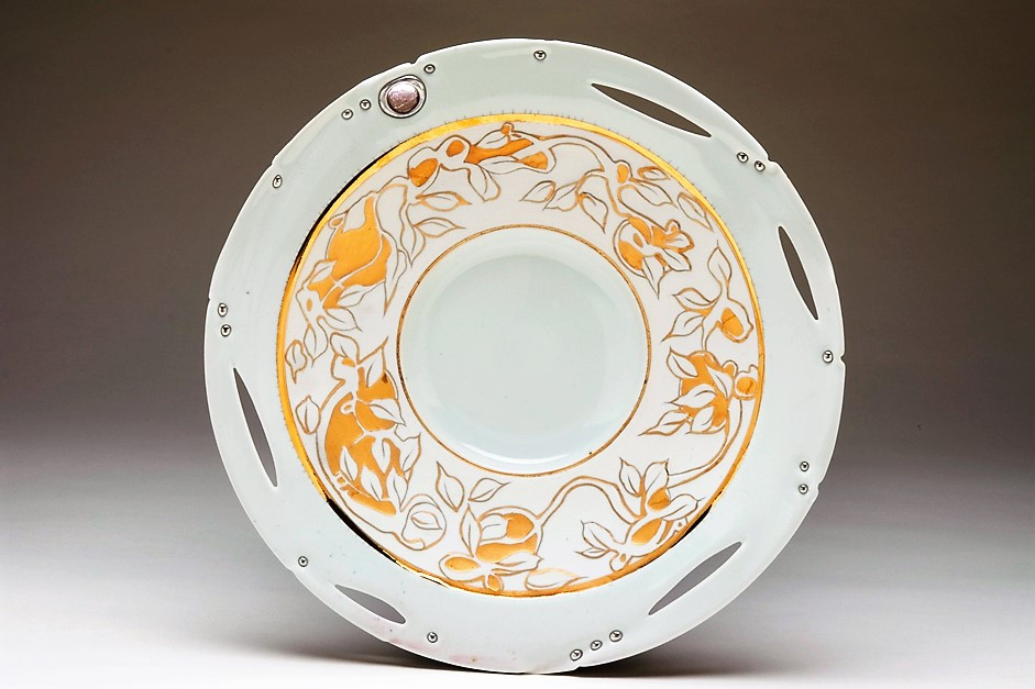 Valerie Metcalfe. 2007. White and Gold Platter. Porcelain, glass, solder, gold luster. 45.7 cm w.
