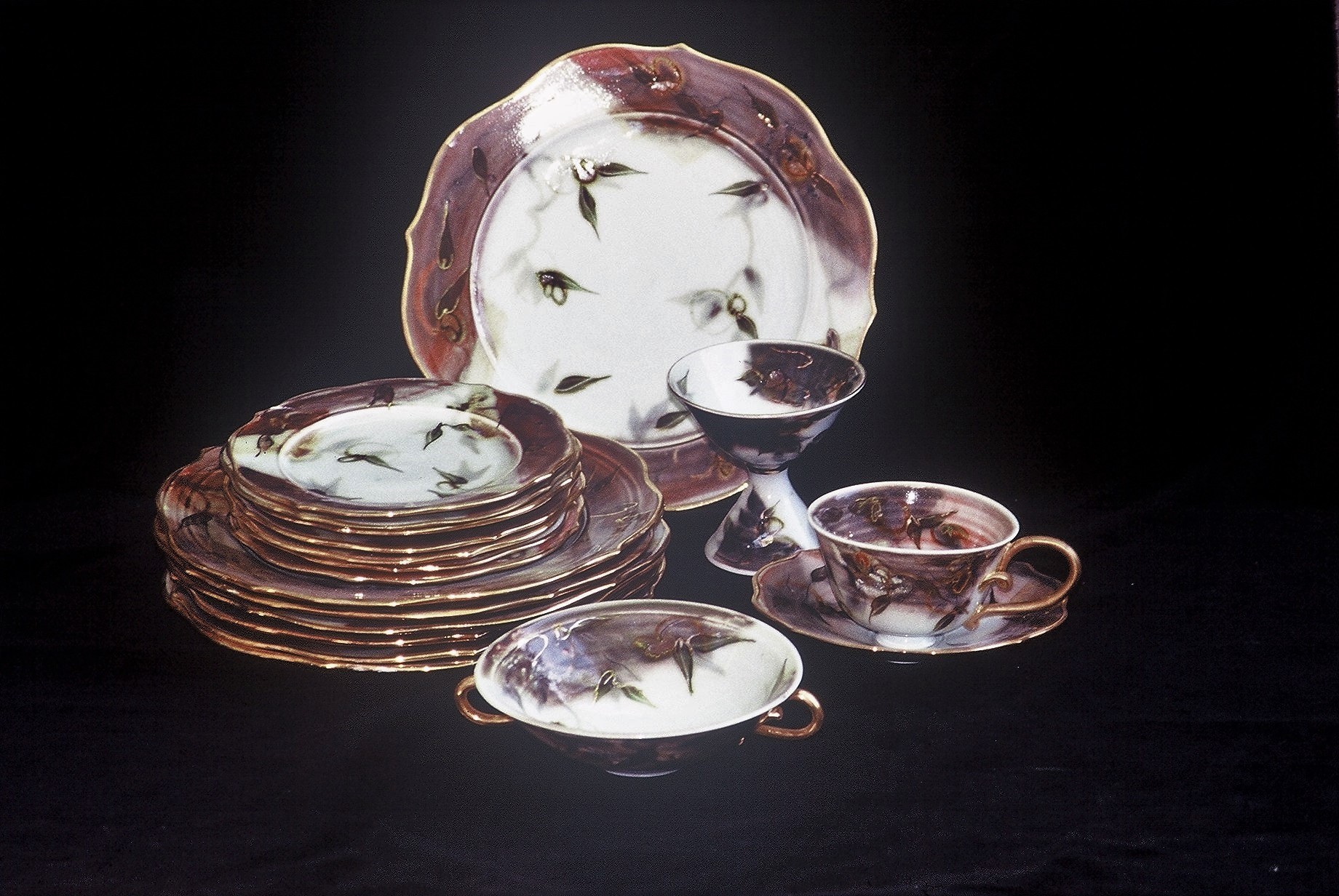 Valerie Metcalfe. c.1987-88. Painted Dinner set with gold lustre. Porcelain, Gold Lustre. Plate: 30.5 cm; side plate: 20.3 cm; bowl 17.8 cm; saucer 12.7 cm; cup 8.9 x 8.9 cm.