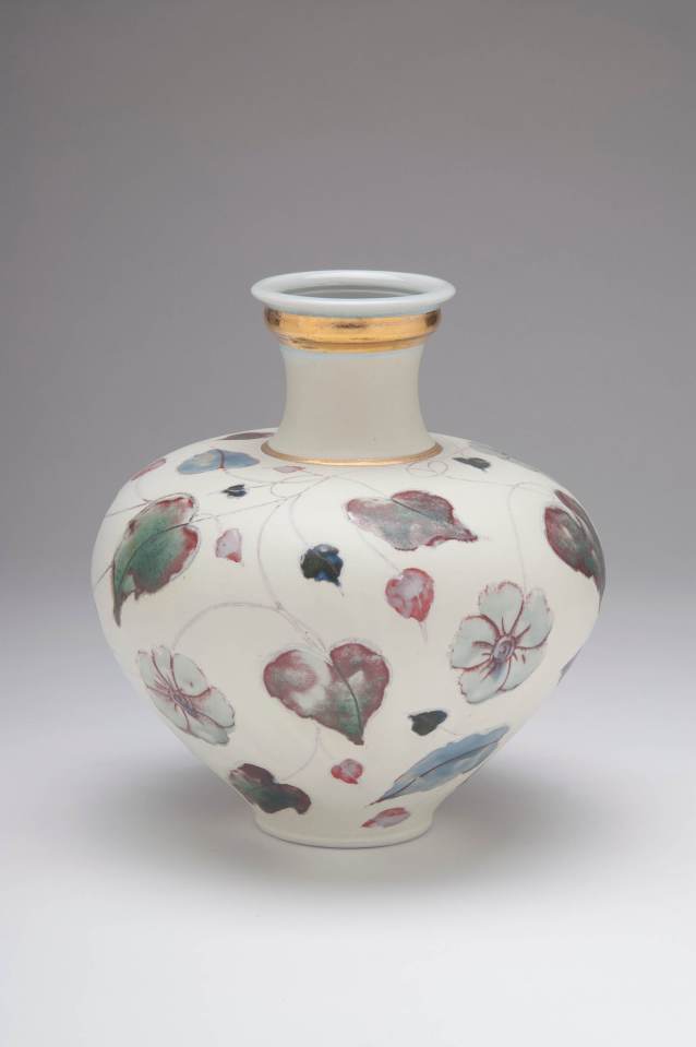 Valerie Metcalfe. 2018. Flowers in the Snow. 33 cm high. Porcelain. Mishima drawing with painted glaze, underglaze and wax design. Gold lustre accents.