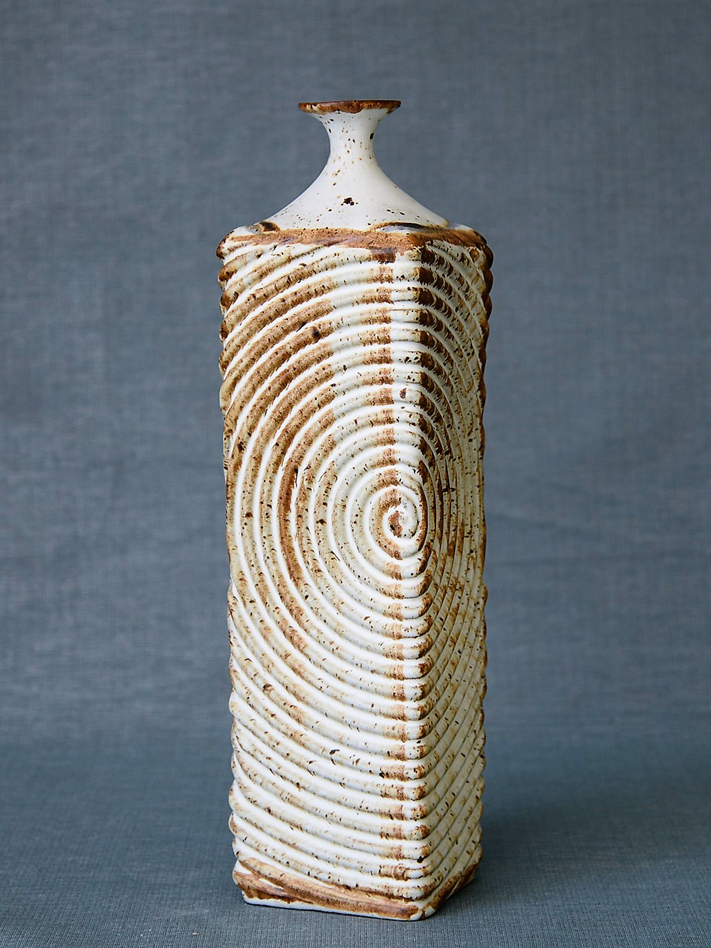 Donn Zver. 1971. Spiral Vase. Art Gallery of Burlington Collection.