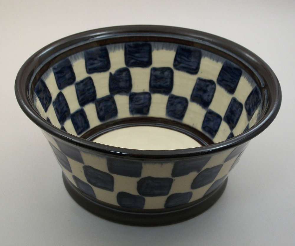 Birdsall-Worthington Checkerboard Serving Bowl. Earthenware. Dark blue clay squares sponged on 22.2 cm diameter.