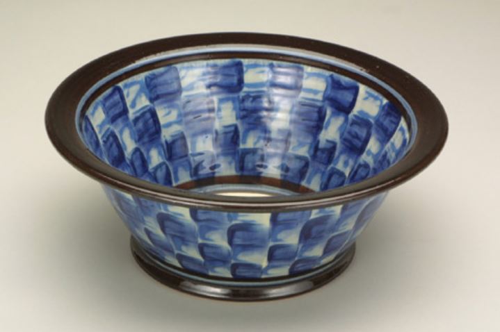Birdsall-Worthington Checkerboard Serving Bowl. Earthenware. Dark blue clay squares sponged on 22.2 cm diameter.