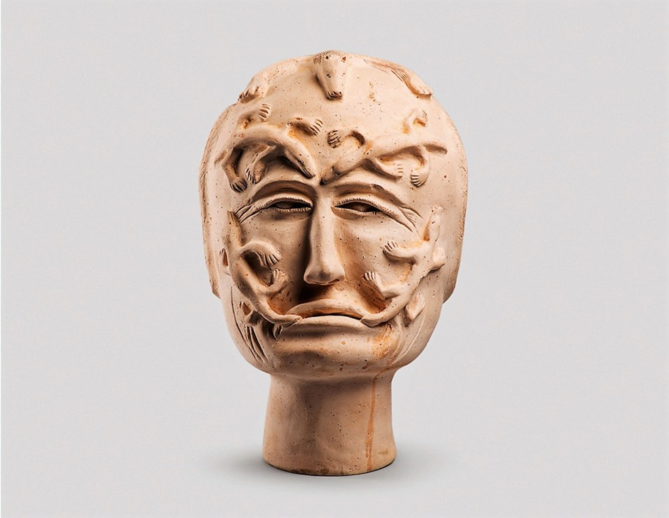 Robert Tatty: Head, c.1965-74), Ceramic, 44 x 33 x 28 cm, Gov’t of Nunavut Fine Art Collection, courtesy Winnipeg Art Gallery
