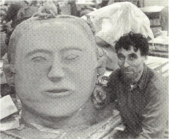 Donat Anaruak with a monumental ceramic sculpture head. (Photo: Claude Grenier.) Grenier, Claude. Some Wonderful Creative Years in Rankin Inlet. About Arts and Crafts. News For Inuit Artists. Vol. V, No. 1, 1982.