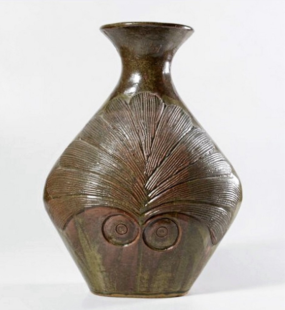 Yvo Samgushak: Fanciful Birds Ceramic Vase, c.1973; 40.6 x 29.2 x 18.4 cm. Photo: Spirit Wrestler Gallery